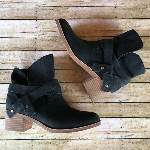 UGG Shoes - UGG Elora Boots. NWOT